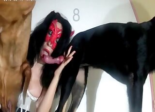 Masked harlot makes amateur zoo threesome with two huge pet dogs