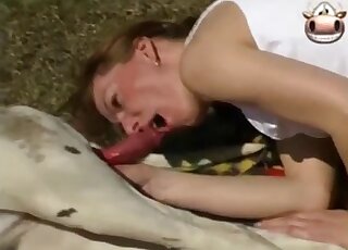 Big dog fucks amateur woman's wet cunt in sunny outdoor XXX scenes