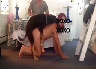 Baise en levrette avec une zoophile soumise à la chatte mouillée